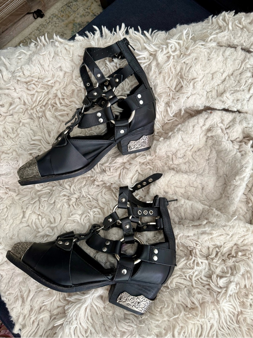 Jeffrey Campbell 7.5 - Picture 3 of 5